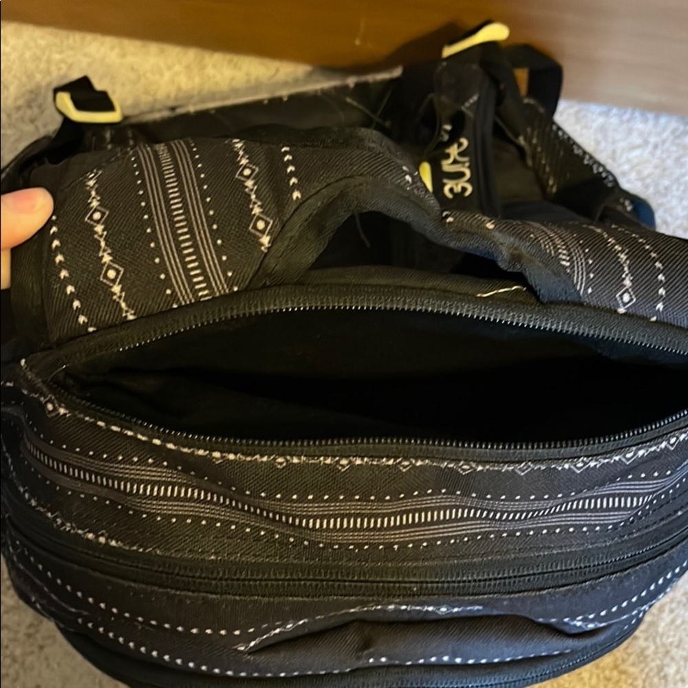 Dakine Backpack - Picture 3 of 7